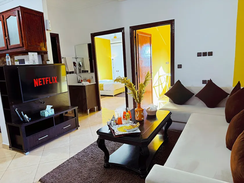 Cinema & Views, 2 Mins from Airport - Image 1