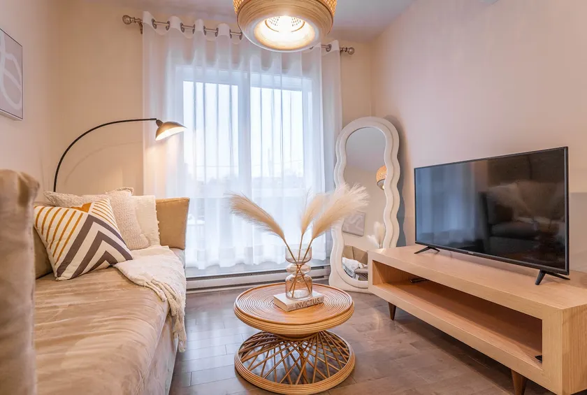 Fantastic Cozy New 2 Queen Condo w/Gym, DT&Airport - Image 1