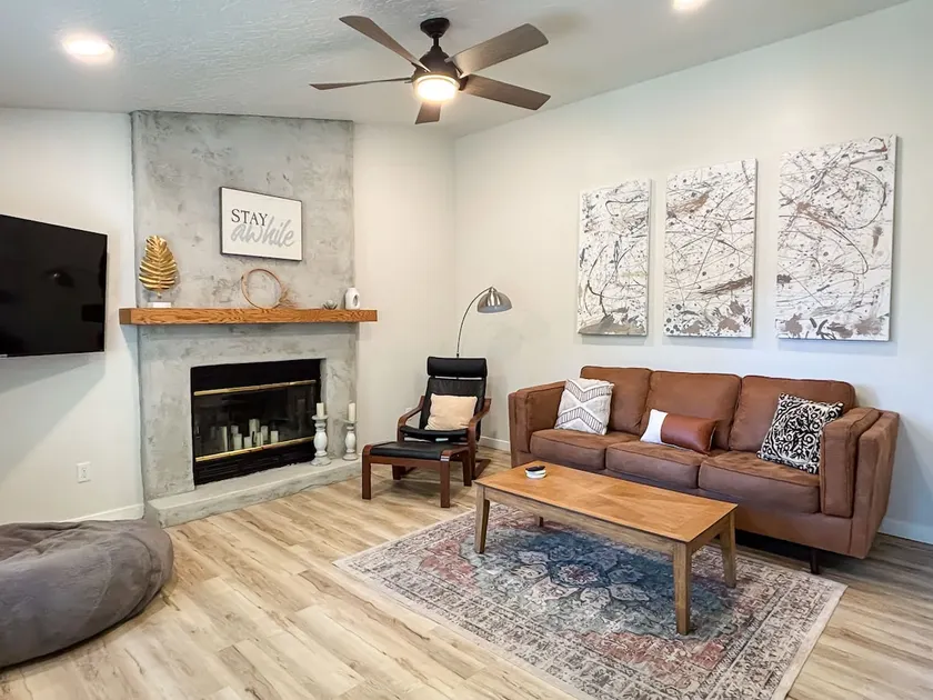 Family-friendly, fenced yard minutes from downtown - Image 1
