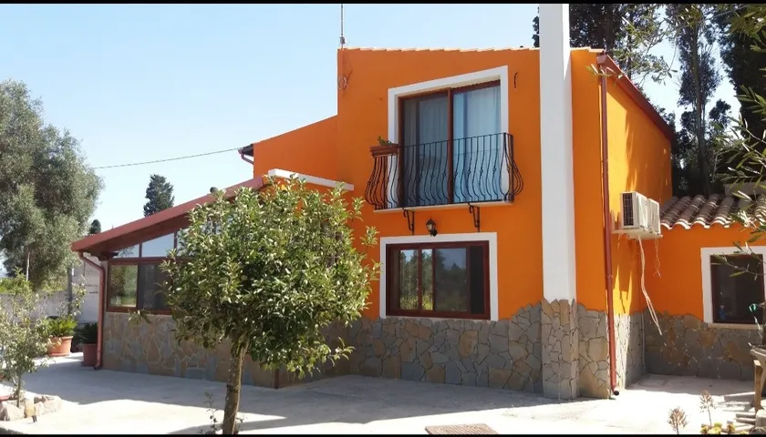 A villa under the stars - Image 1