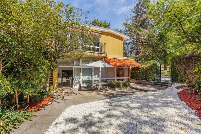 Classic 2BR Guest Suite with private Garden - Image 1