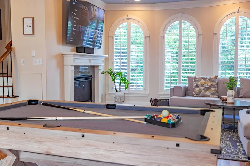 Luxe Houston Townhouse with Indoor Activities - Image 1