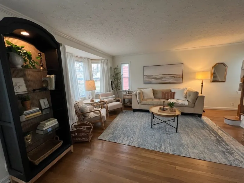 Avon Lake -Just Remodeled! Roomy 2BR Charming Home - Image 1