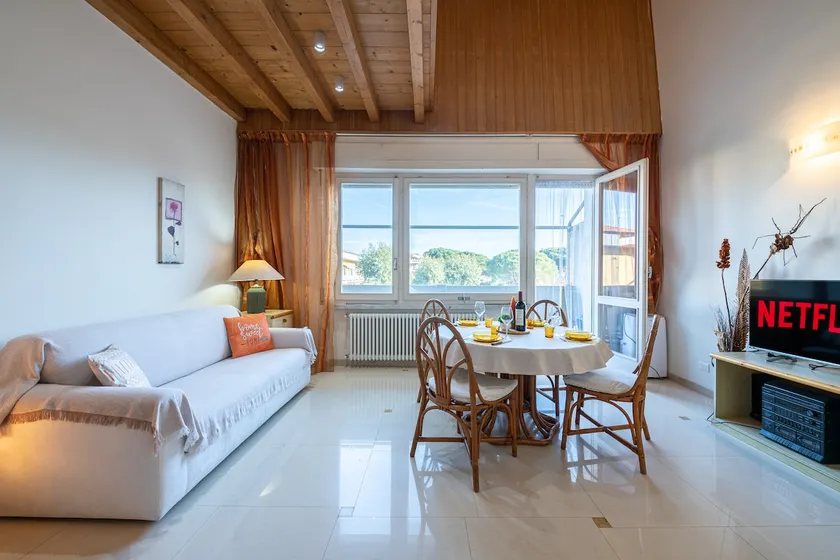 Versilia-M. di Carrara, 250 meters from the beach - Image 1