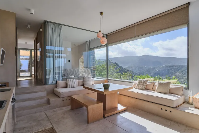 Valley Retreat with courtyard Hot Tub & Sea Views - Image 1