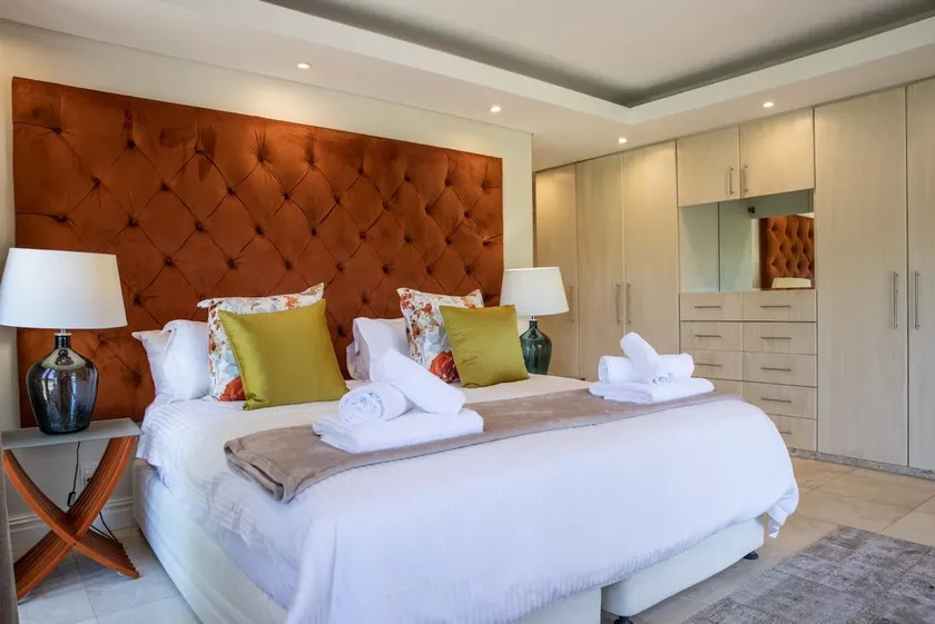 Luxury Two Bedroom Signature Apartment - Image 1