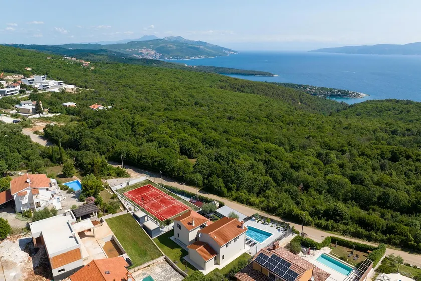 Großzügige Villa mit Terrasse, Garten und Pool | Wasserblick - Image 1