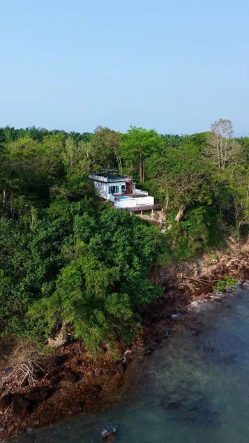 Family Cliff/Beach House in Chumphon - Image 1