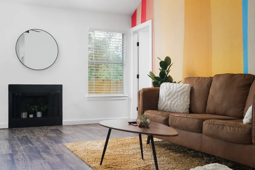 Modern Stylish Retreat near Austin & San Marcos - Image 1
