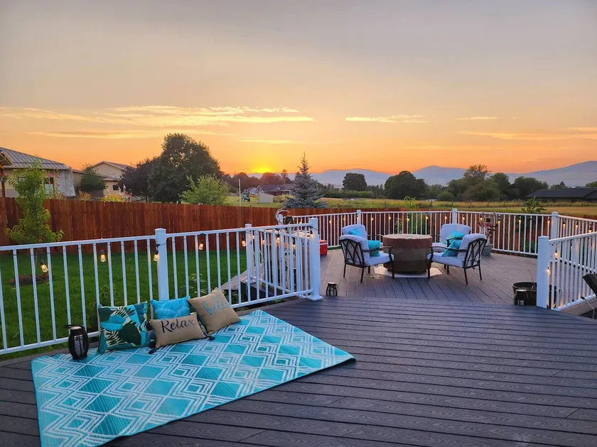 Spacious Deck - Image 1