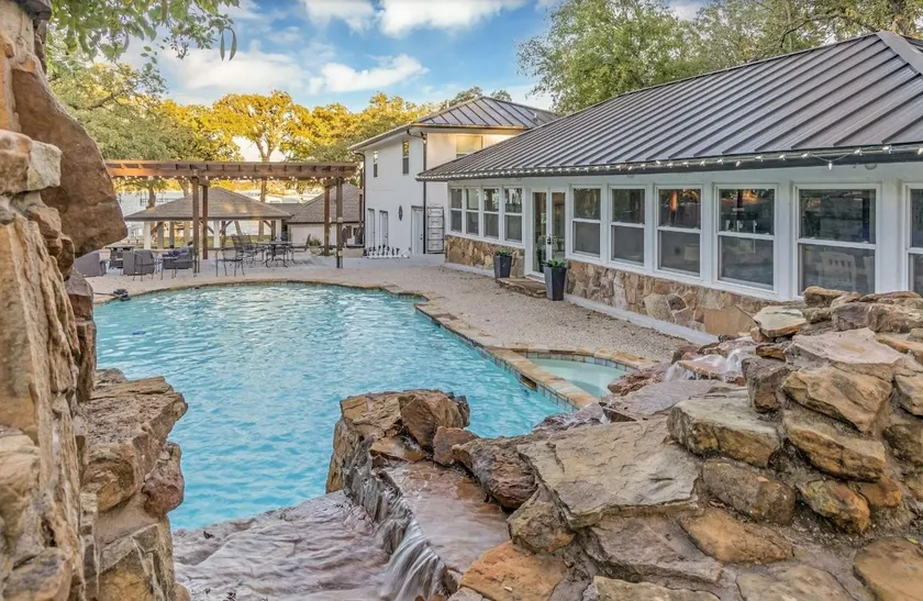 Lakefront/Boat Dock/Pool/FW Stockyards 11 miles - Image 1
