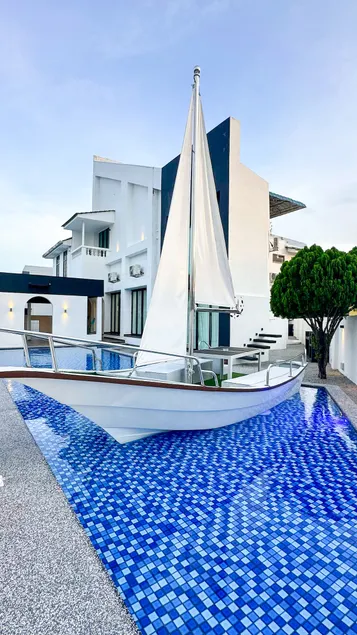 The Luxurious 168 Cruise, Melaka - Image 1