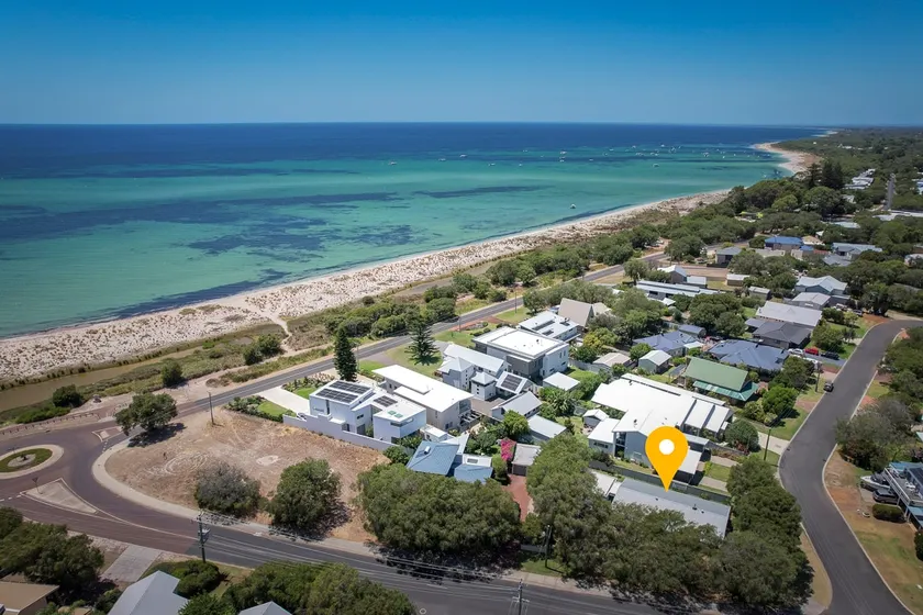 Sunday a Stunning Modern Beach House - Image 1