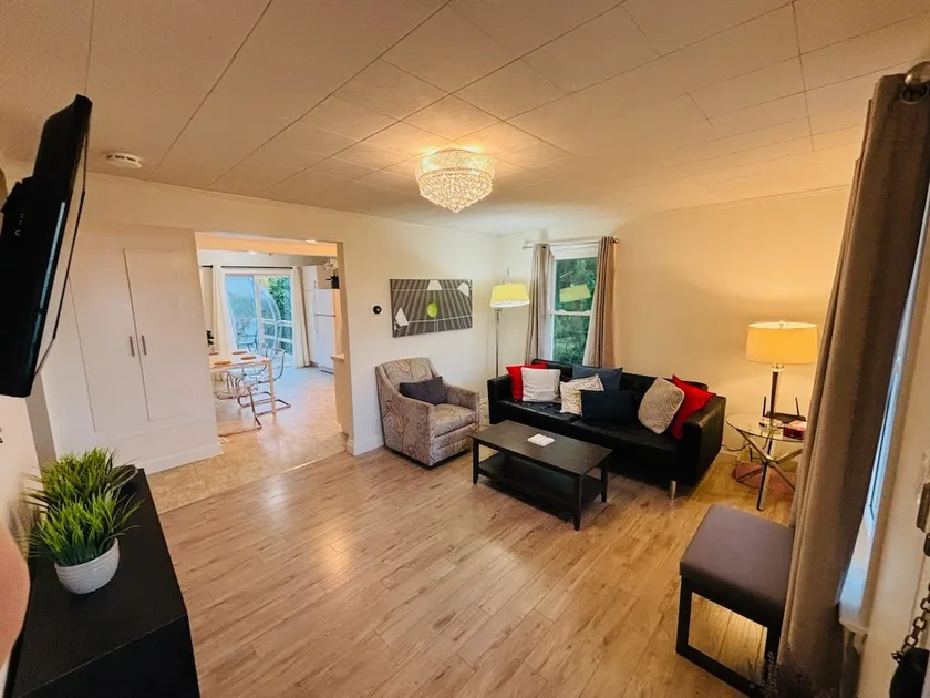 Charming Country Home: Sauna, Wineries, EV Charger - Image 1