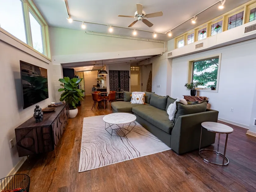 Loft in Historic Downtown Easton - Image 1