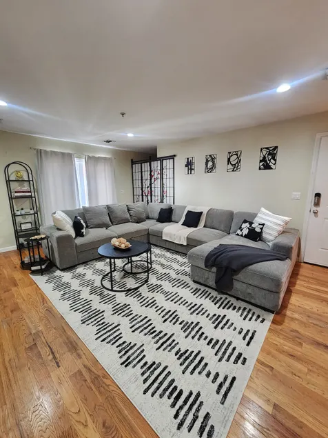 Spacious Retreat/15 Min NYC/Parking & Laundry/8 - Image 1