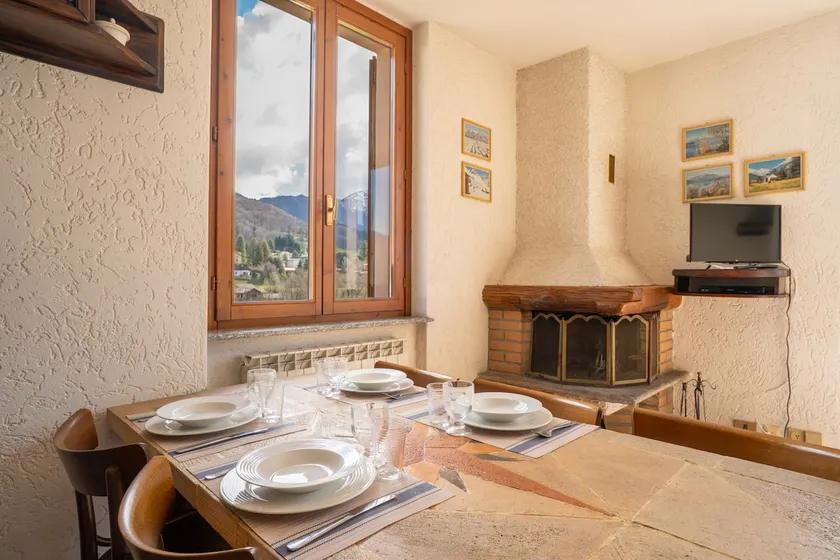 Mountain lodging with mountain view - Image 1