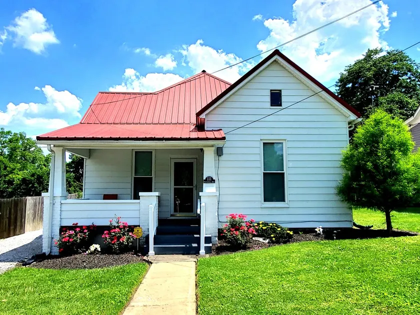Bourbon Trail Farmhouse | Main St & Wineries - Image 1