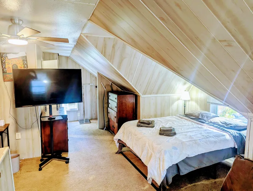 Wow Sparkling Attic Studio - Image 1