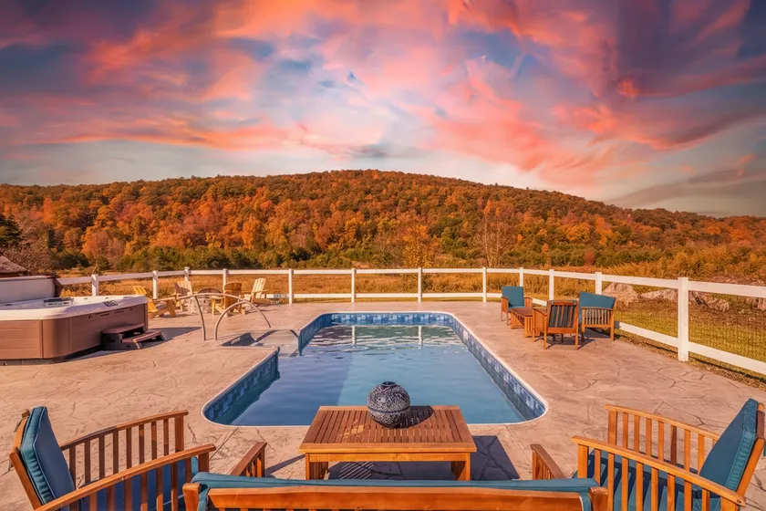Pool*Hot Tub*Pirate Ship*Fire Pit*Luxury Farmhouse - Image 1