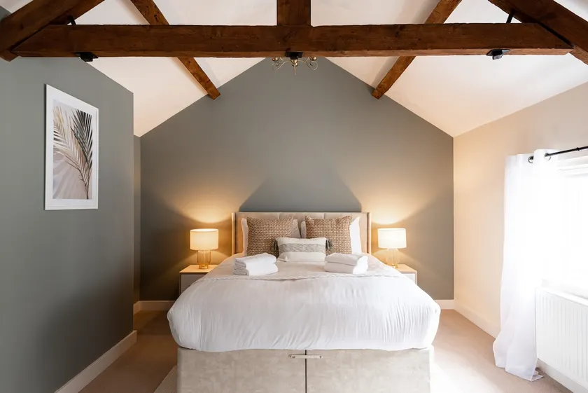 Super Central - Quiet - 2 Bedroom Cottage - Image 1