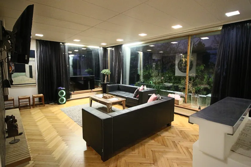 Large house near the city, perfect for groups - Image 1