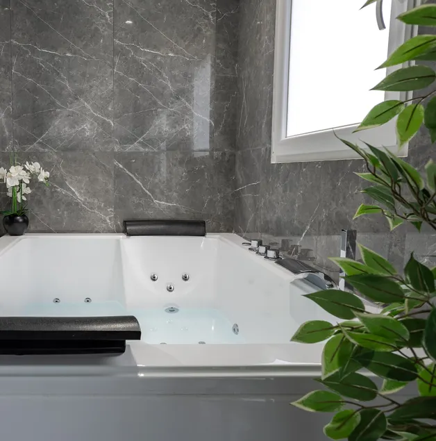 Relaxing moment • XXL Jacuzzi & terrace • 2 people - Image 1