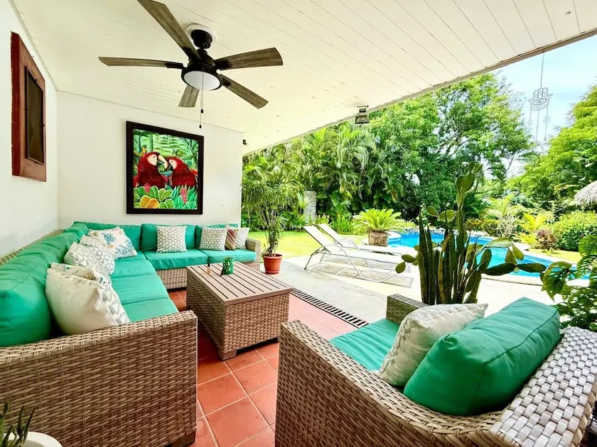 Spacious Villa with Large Private Pool - Image 1