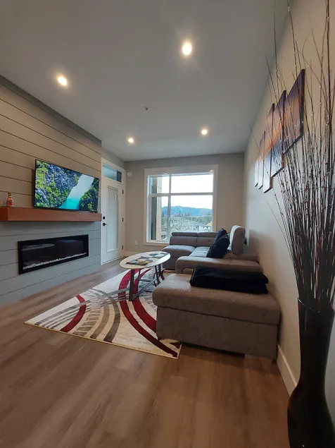 BRAND NEW Oasis-Lakeside Paradise. - Image 1