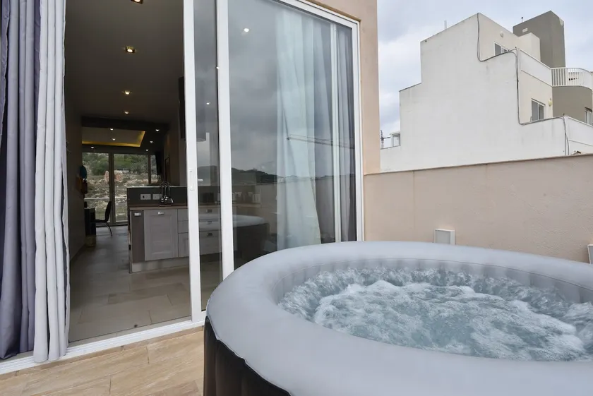 Hillview Duplex Penthouse - Image 1
