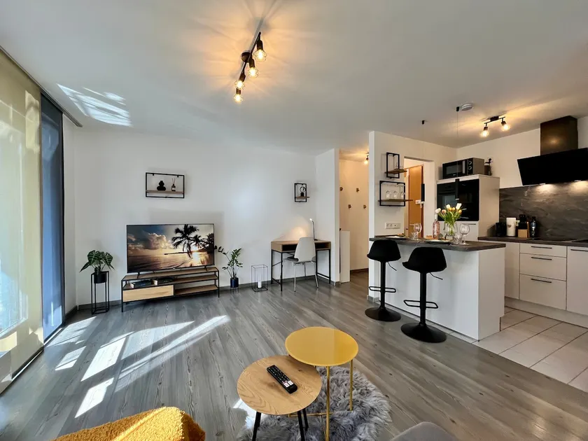 Kaiser-CITY-Apartment | city center | 2 rooms | balcony | Smart-TV - Image 1