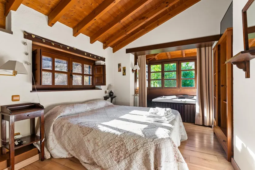 Casa Viscárcel with a double Jacuzzi in the bedroom - Image 1