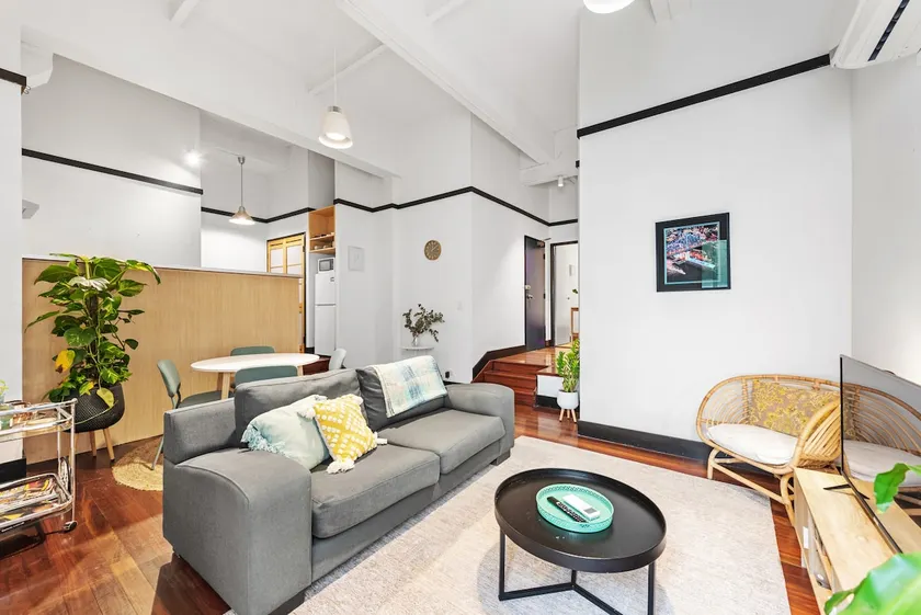 Central Art Deco Retreat w/ King Bed & Balcony! - Image 1