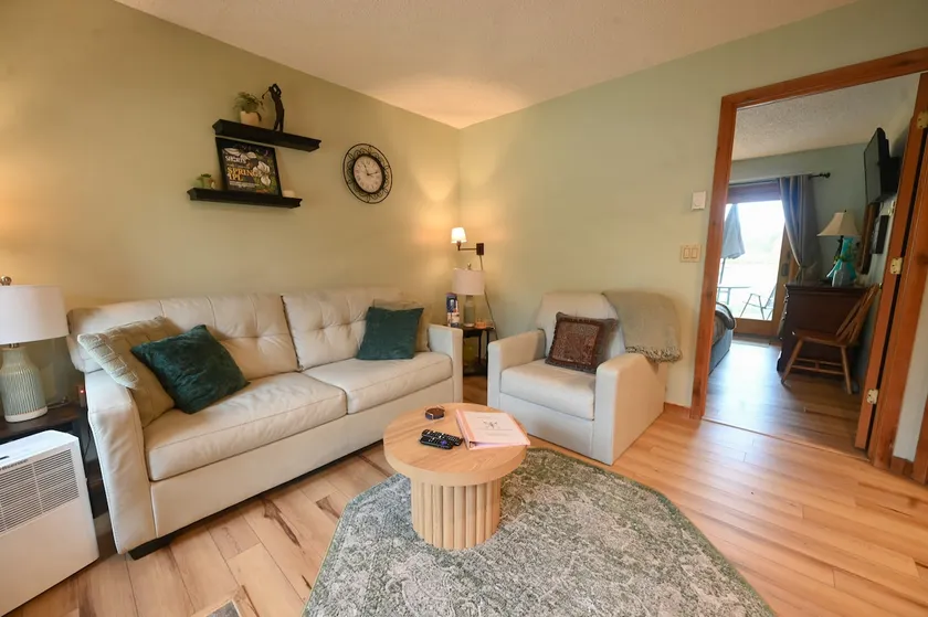 Sleeps 4. Full kitchen washer/dryer new KING bed - Image 1