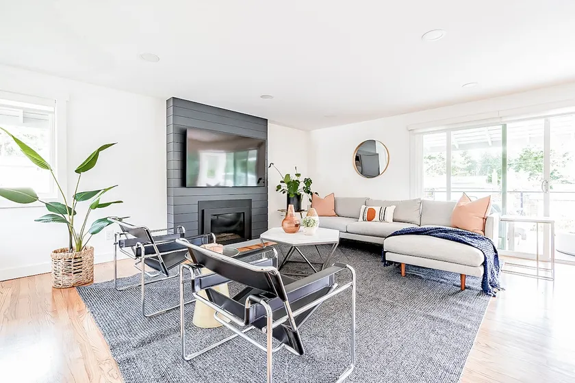 7BR Bellevue Home | Lake Views + Large Backyard - Image 1