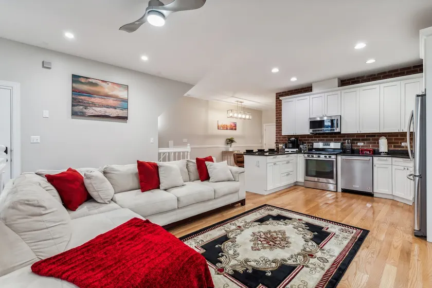 FreeParking/Laundry/BigSpace!/FamilyFun!/GameRoom! - Image 1