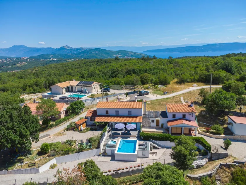 Villa LULU with heated pool, sauna & hot tub - Image 1