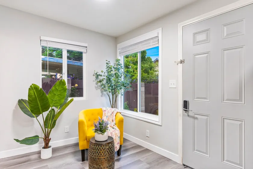 Detached house close Old town Monrovia king-bed! 3 - Image 1