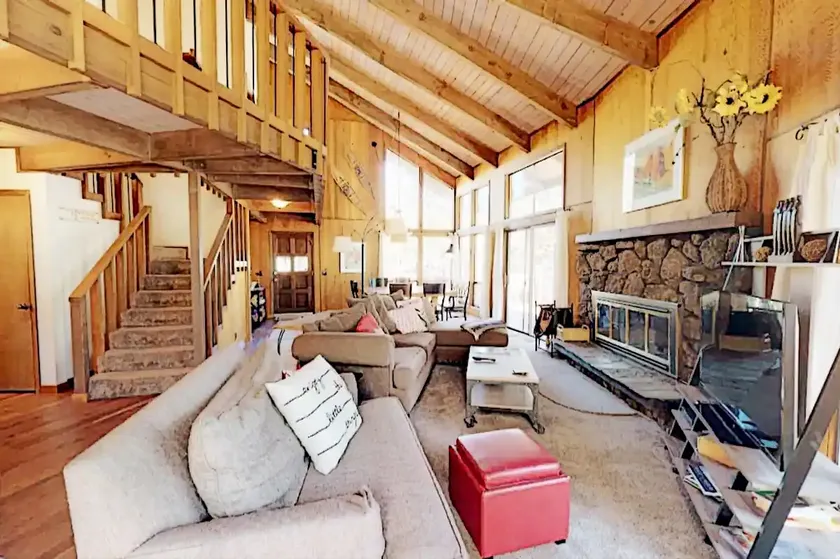 Spacious Cabin Vibe - Close In - Image 1
