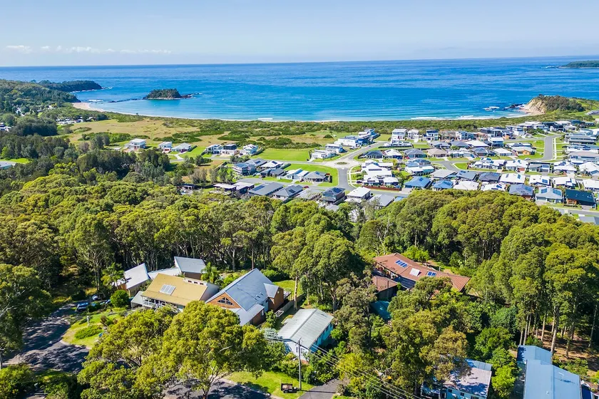 Peaceful coastal retreat with ocean & bush views - Image 1