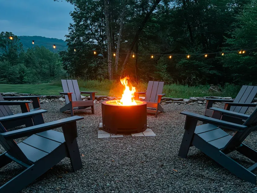 Catskills 4BR • Sleeps 8 • Fire Pit & Fireplace - Image 1