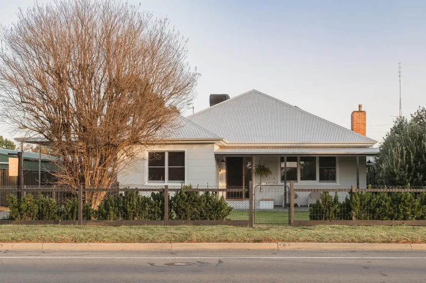 The Guest House,  Riverside (8-10 guests) - Image 1