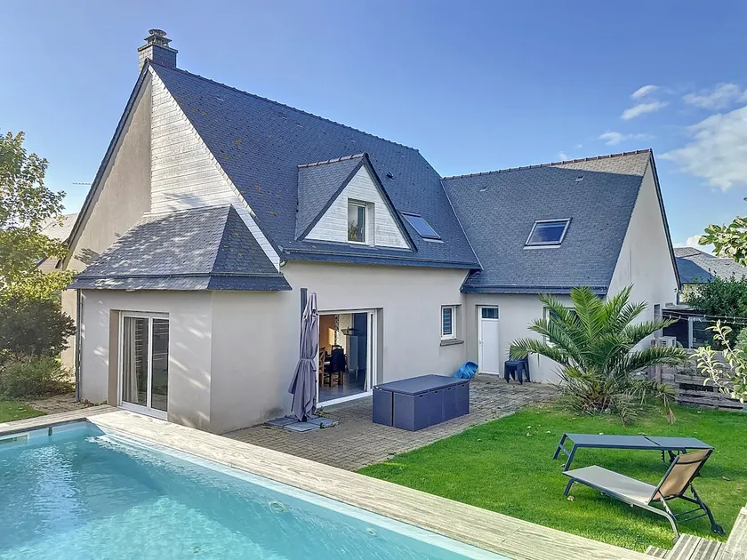 Coutainville – Beachfront villa with private garden - Image 1