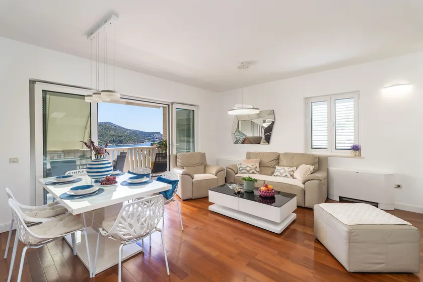 Seaview Elegance Apartment Luxury withFree Parking - Image 1