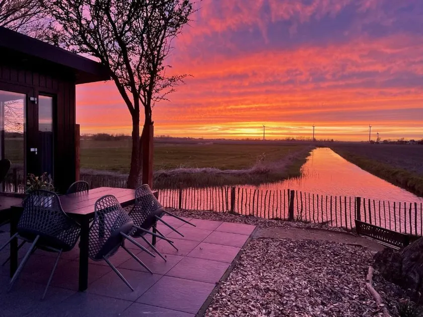 Entire house with unobstructed views and fenced garden - Image 1