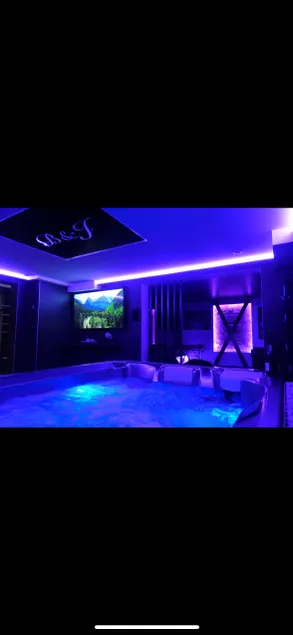 loveroom in Metz private spa jacuzzi - Image 1