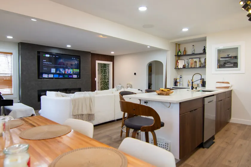 Stylish 2bdr Englewood retreat with Private Yard - Image 1