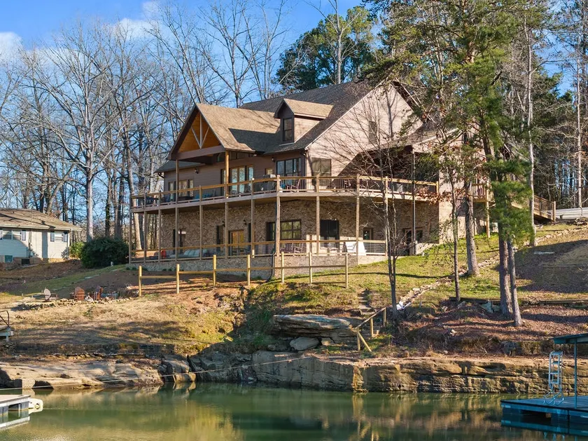 Battle Branch Retreat - Luxurious Lake Side Escape - Image 1