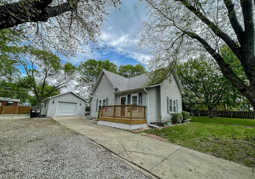 Cozy Cottage near Stadium - Image 1