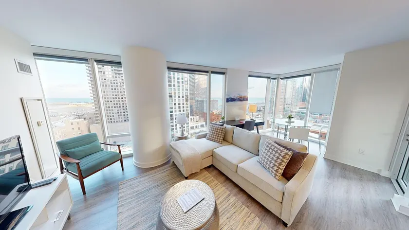 Corner 2 Bed with Lake Views - Image 1